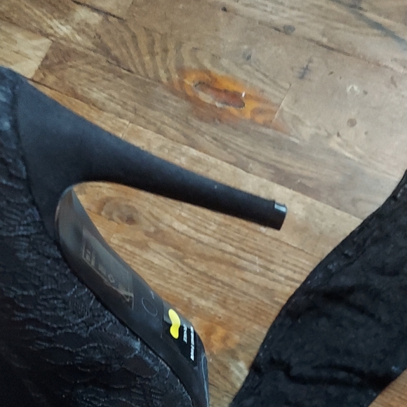 Black Over the Knee Boots with Sleek Silhouette - Picture 9 of 12